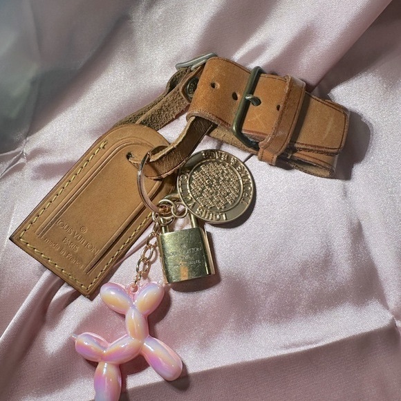 Louis Vuitton Bag Charm Gold with LV Luggage Tag and LV PadLock and Pink Balloon - Picture 14 of 17